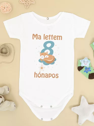 Baba_Ajándék_Feliratos_Body_8_hónapos_lettem_rókás