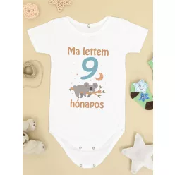 Baba_Ajándék_Feliratos_Body_9_hónapos_lettem_koalával