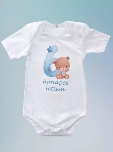 Baba_Ajándék_Macis_body_kisfiúknak_6_hónapos_lettem