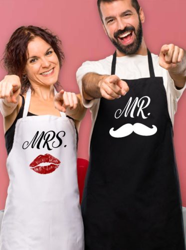 Mrs_Mr_kötény_Bajusz_és_csókos_száj_