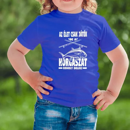 Humoros_pecás_gyerek_póló_Horgászat_komoly_dolog_
