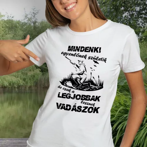 Feliratos_női_póló_Legjobbak_lesznek_vadászok