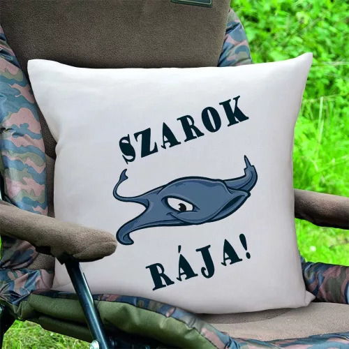 Humoros_horgász_ajándék_Szarok_rája_párna_