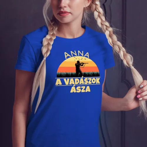 Névre_szóló_női_pólók_Vadászok_ásza_