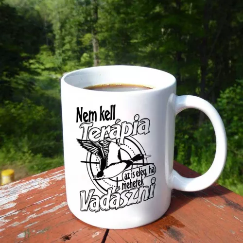Feliratos_vadász_bögre_Nem_kell_terápia_