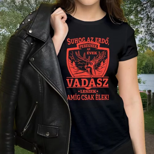 Szarvasos_női_póló_Vadász_leszek_amíg_élek_