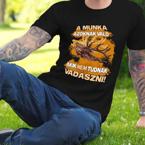Poénos_vadász_póló_Munka_azoknak_való_