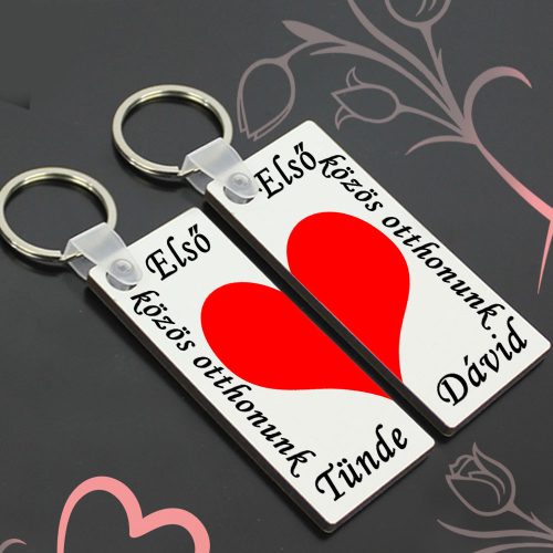 Páros_kulcstartó_saját_nevekkel_Első_közös_otthon_