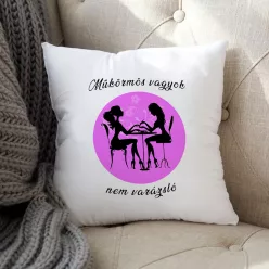 Ajándék_műkörmösnek_Nem_vagyok_varázsló_párna