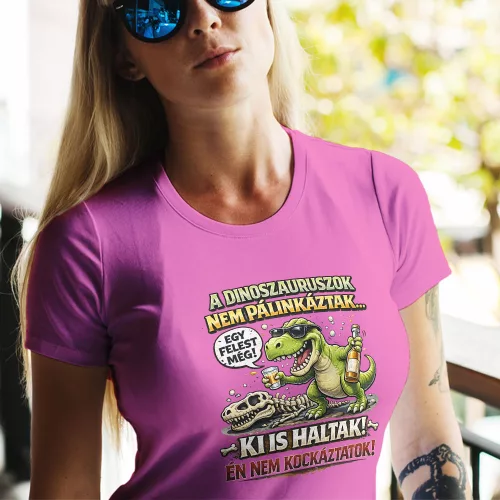 Vicces_dinós_ajándék_Pálinkás_női_póló_