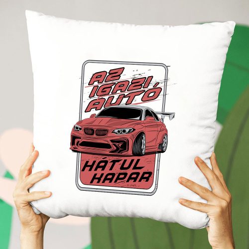 Autós_párnák_Igazi_autó_hátul_kapar_
