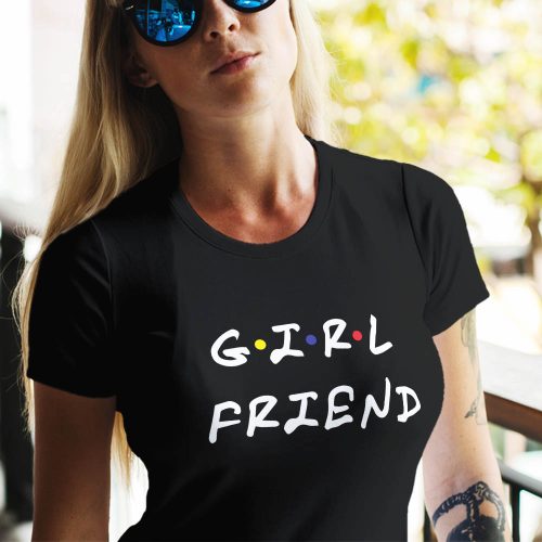 Ajándék_nőknek_Girlfriend_női_póló_