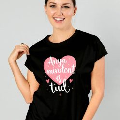 Feliratos_női_póló_anyáknak_Anya_mindent_tud_