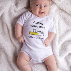 Humoros_baba_body_Pelus_töltés_alatt_Ajándék_babáknak