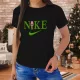 Humoros_Ajándék_GrinchVibe_Feliratos_női_póló_karácsonyra