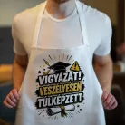Diplomás_kötény_Veszélyesen_túlképzett