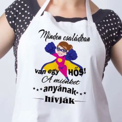 Feliratos_kötény_anyának_Egy_hős_anya__
