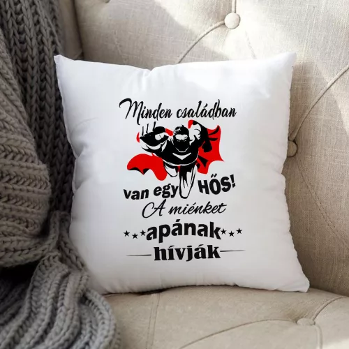Feliratos_párna_apának_Egy_hős_apa__