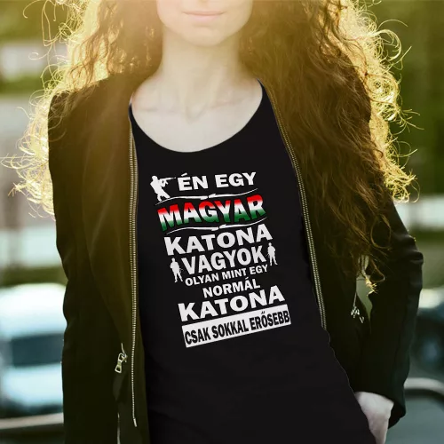 Ajándék_katonának_Női_póló_katonáknak_