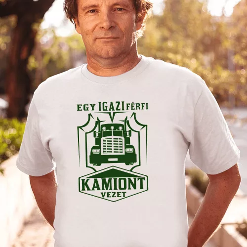Kamionos_póló_Igazi_férfi_kamiont_vezet_
