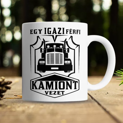 Kamionos_bögre_Igazi_férfi_kamiont_vezet_