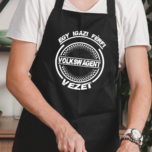 VW_kötény_Igazi_férfi_Volkswagent_vezet_