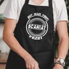 Scaniás_kötény_Igazi_férfi_Scaniát_vezet_