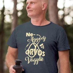 Ajándék_orvosnak_Orvos_vagyok_póló_