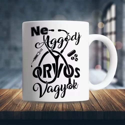 Ajándék_orvosnak_Orvos_vagyok_bögre_