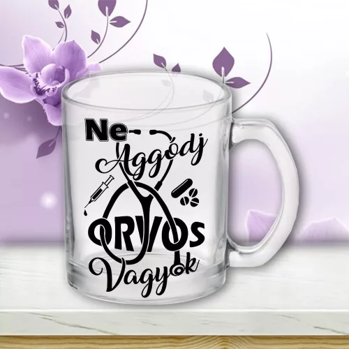 Ajándék_orvosnak_Orvos_vagyok_bögre_