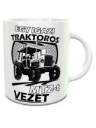 Ajándék traktorosoknak_MTZ bögre_Egy igazi traktoros MTZ-t vezet