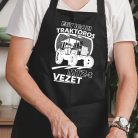 Ajándék_traktorosoknak_MTZ-t_vezet_kötény_
