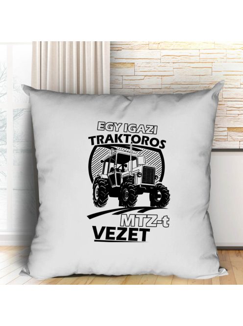 Ajándék traktorosoknak_MTZ párna_Egy igazi traktoros MTZ-t vezet