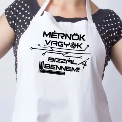 Ajándék_mérnöknek_Mérnök_vagyok_kötény_