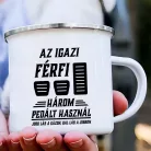 Autós_bögre_férfiaknak_Három_pedált_használ_