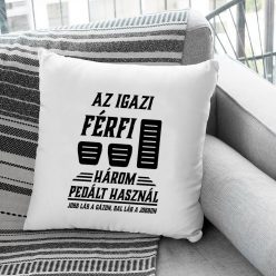 Autós_párna_férfiaknak_Három_pedált_használ_