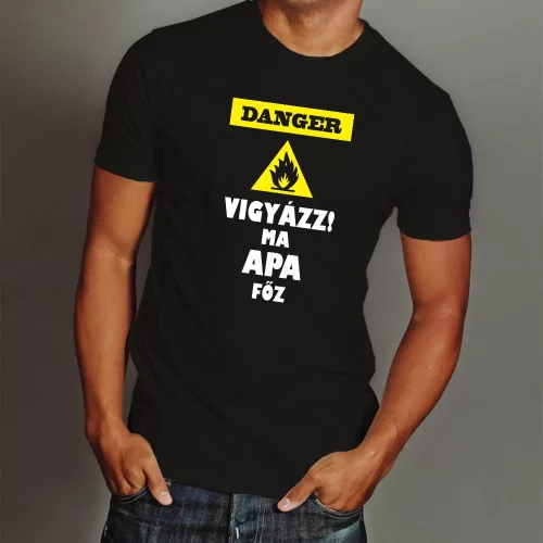 Ajándék_férfiaknak_Vigyázz_ma_apa_főz_póló_