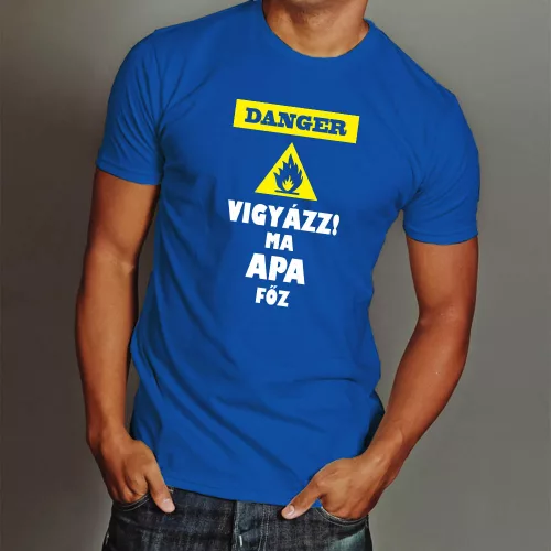 Ajándék_férfiaknak_Vigyázz_ma_apa_főz_póló_