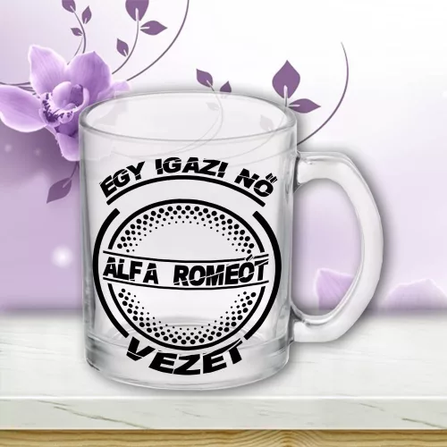 Alfa_romeos_bögre_Igazi_nő_alfát_vezet_
