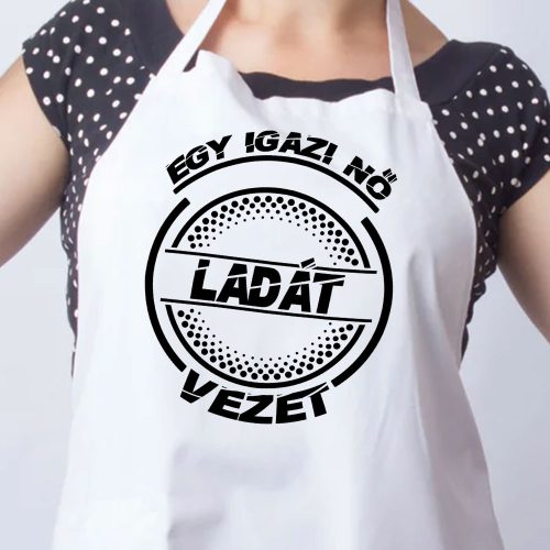 Ladás_kötény_Igazi_nő_Ladát_vezet_