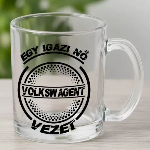 Autós_bögre_Igazi_nő_Volkswagent_vezet_