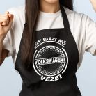 Autós_kötény_Igazi_nő_Volkswagent_vezet_