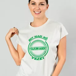 Autós_női_póló_Igazi_nő_Volkswagent_vezet_