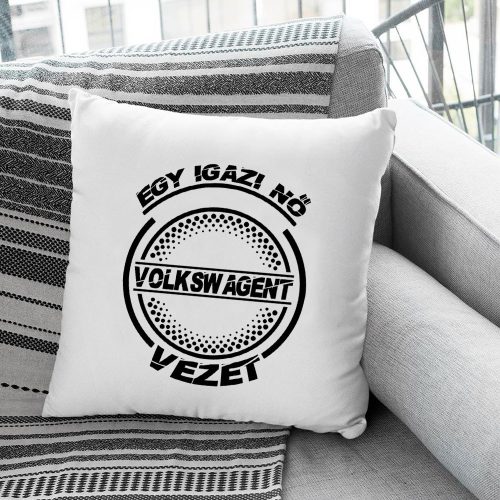 Autós_párna_Igazi_nő_Volkswagent_vezet_