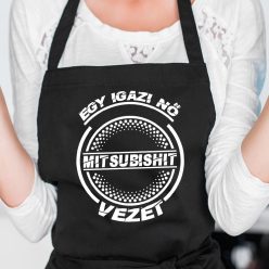 Autós_kötény_Igazi_nő_Mitsubishit_vezet_