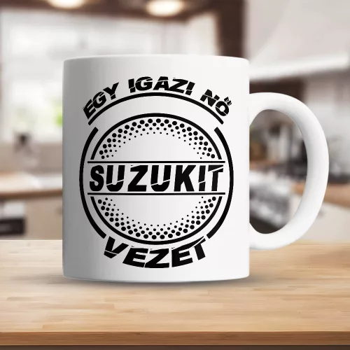 Suzukis_bögre_Igazi_nő_Suzukit_vezet_