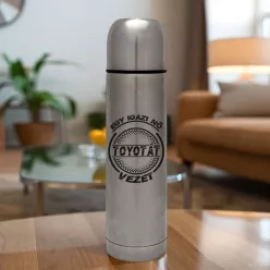 Toyotás_termosz_Igazi_nő_Toyotát_vezet_