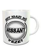 Nissanos bögre_Igazi nő Nissant vezet