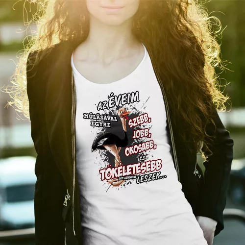 Humoros_születésnapi_ajándék_Éveim_múlásával_női_póló