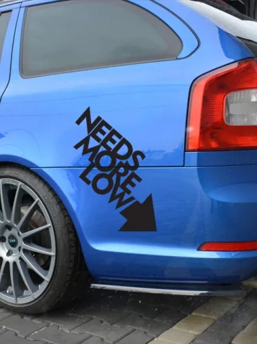 Autós_matrica_Matrica_Needs_More_Low__Webshop